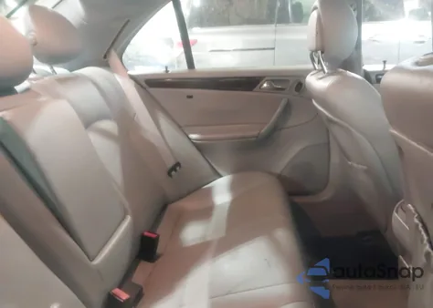 2002 Mercedes-Benz C 240 z USA, uszkodzony, nr VIN WDBRF61J22F262987